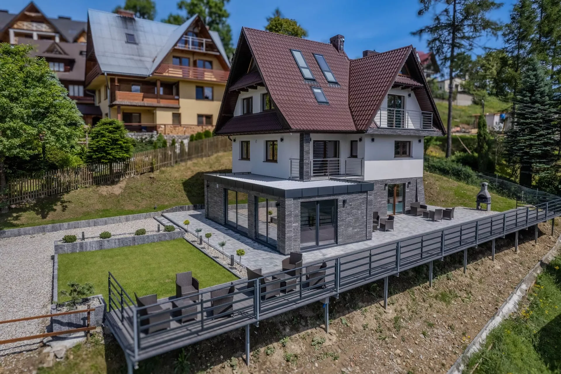 Dom Panorama Tatr Jacuzzi – budynek i ogród