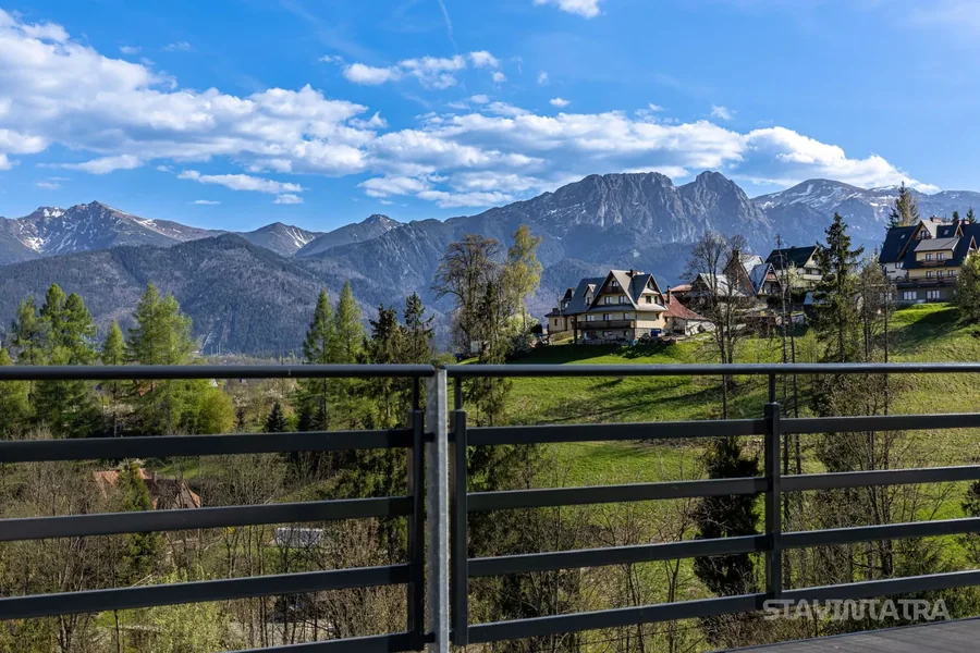 Widok na Tatry z balkonu Domu Panorama Tatr